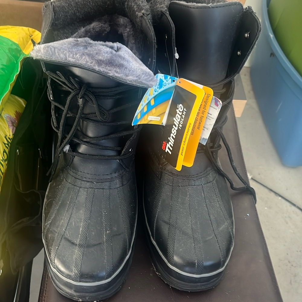Size 13 thinsulate isolant 3m black water resistant boots